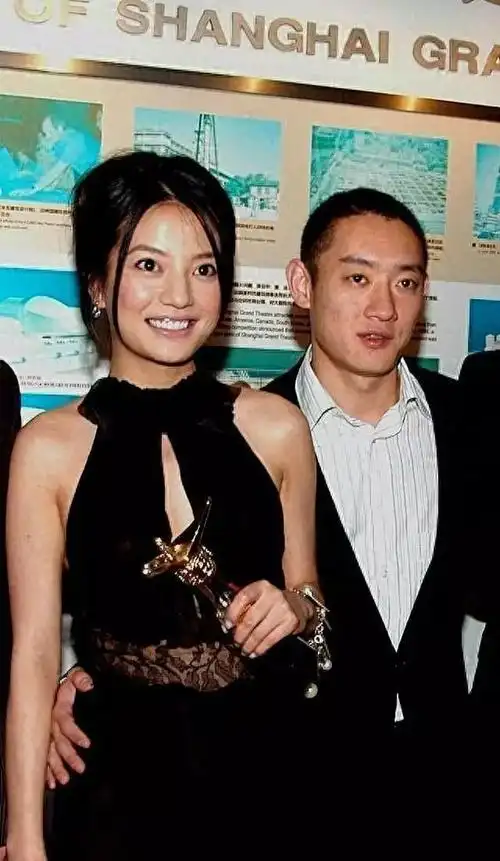 网曝赵薇已失联赵薇连夜逃往国外娱乐圈47人可能受牵连