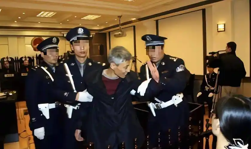 刘涌被押到殡仪馆,抬进死刑执行车,他一脸不高兴,火化费用60元_沈阳