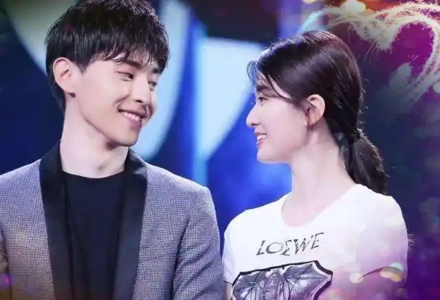 邓伦颖宝合影,邓伦热巴合影,邓伦杨紫合影,差距真的很明显!