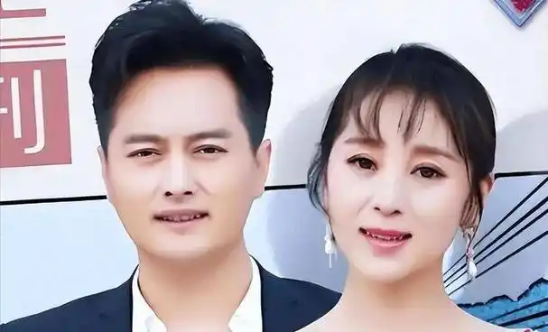 云飞:成名后和妻子离婚,二婚娶小10岁北大才女,今婚姻状况如何