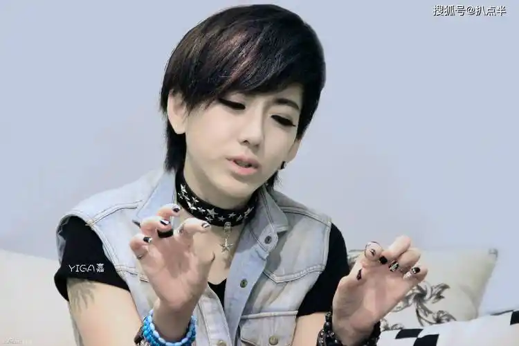 原创顶流快女刘忻曾被陈晓力挺缘何巅峰即陨落选择大于努力