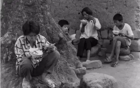 中国70年代农村老照片,生活简朴,怀念以前的那段岁月