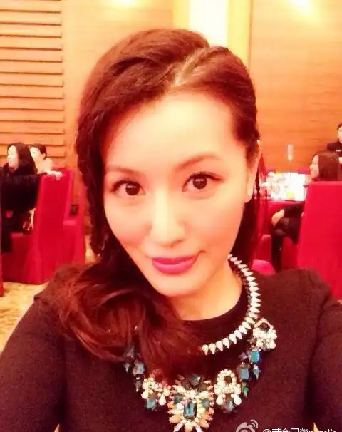 她是古天乐爱的女人,并称这辈子都会关心她,保护她,不离不弃!