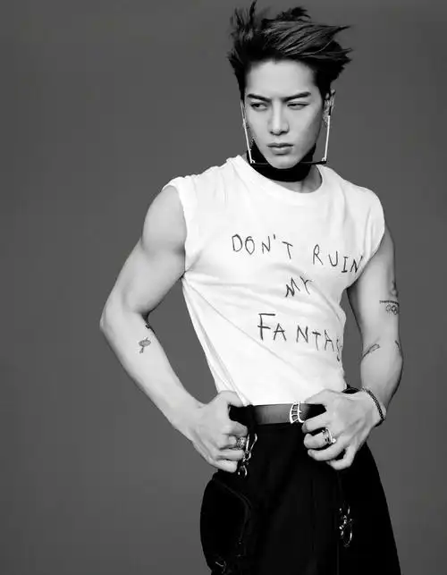 王嘉尔嘉人时尚帅气写真图片王嘉尔高清写真图片