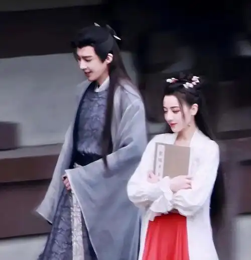 众所周知,迪丽热巴作为90后两大顶流女神之一热度一直都很高,也出演过