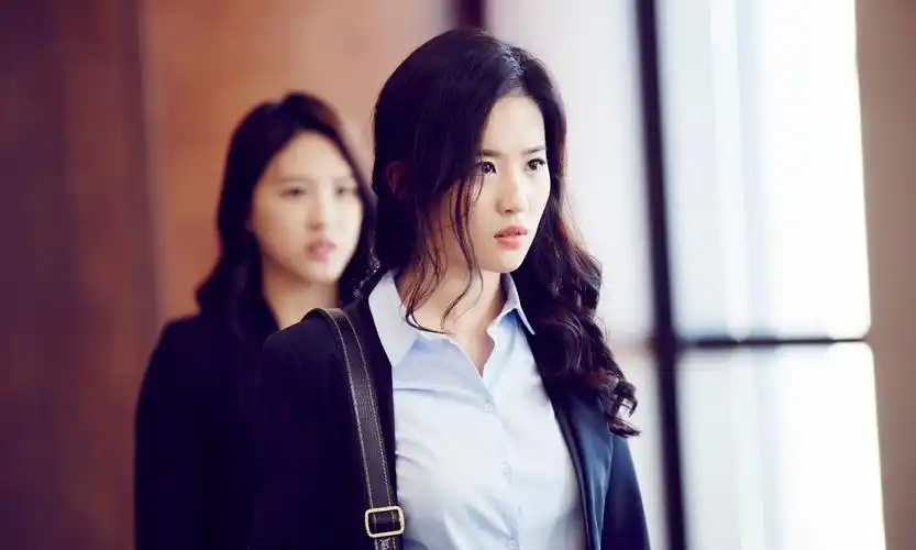 就想问谁能拒绝得了刘亦菲的职业装呢?简直太美了!