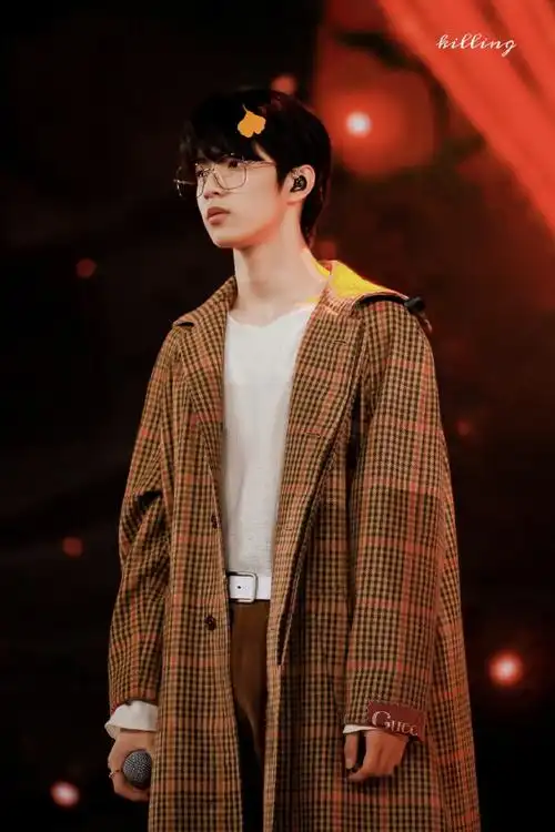 五月粉丝见面会刘耀文舞台《黄昏》9p一天有二十四小时 不止在黄昏爱