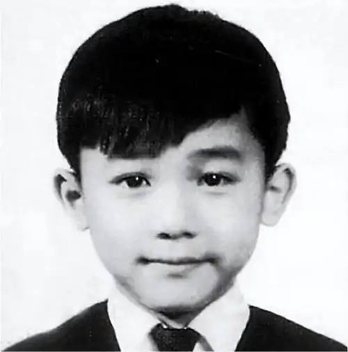 张国荣那些不堪的经历:小时候被继母欺负,也曾被上千观众狂嘘