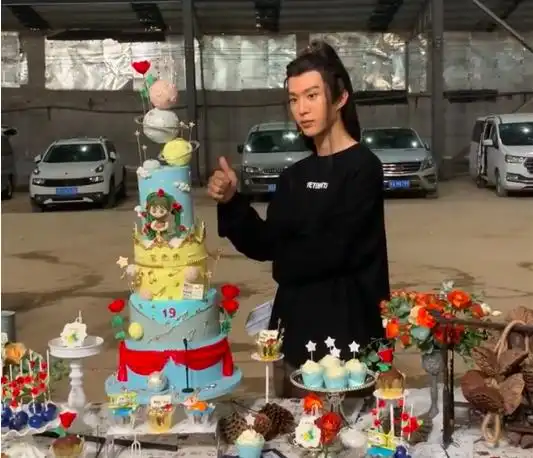 范丞丞三胞胎什么梗原来今天是范丞丞的19岁生日3