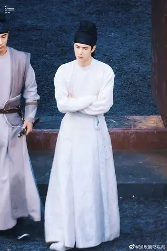 《风起洛阳》王一博白衣古装饭拍路透,是可以期待的程度吗?