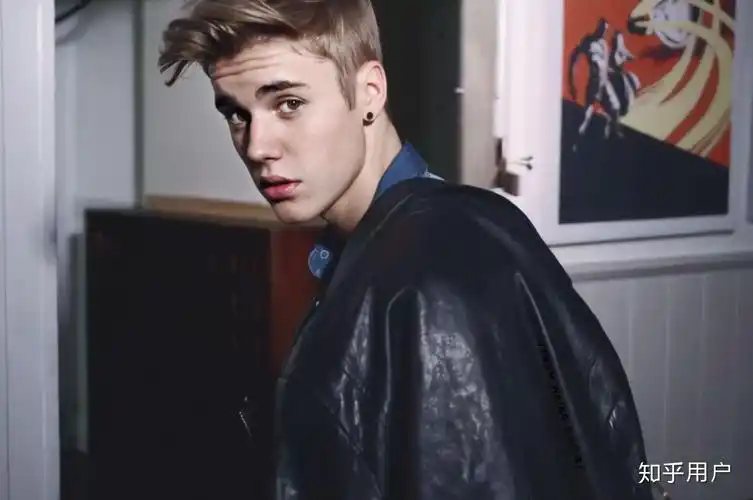请赐我一张justinbieber的超清壁纸和头像吧谢谢