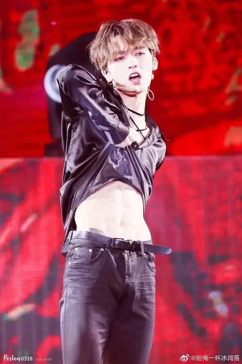 复兴整肃来看哥哥的腹肌