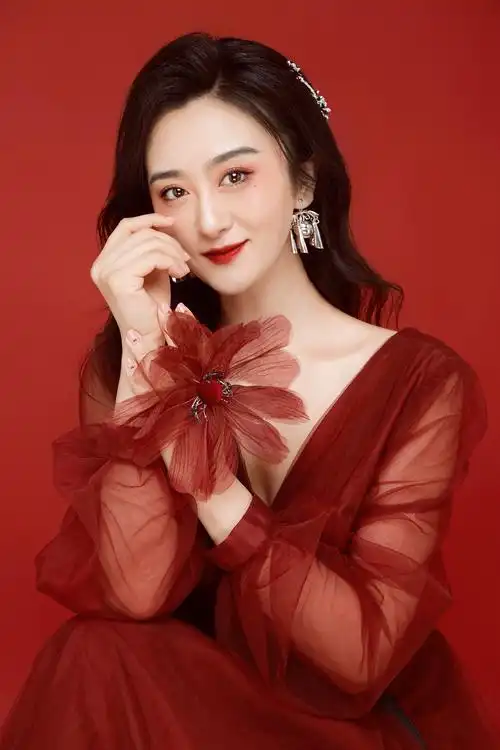 五星足球世界杯音乐(歌唱家陈思深情演绎《五星红旗高