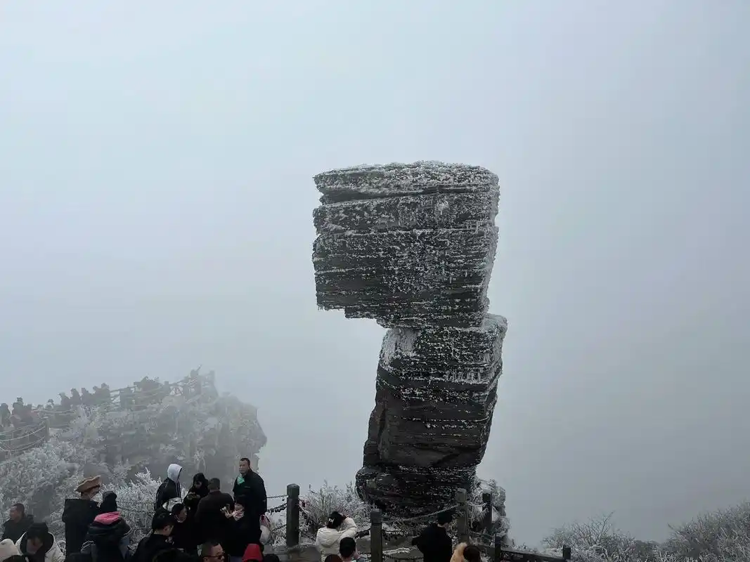 打卡梵净山.海拔2500米,雪线以上,是一个不一样的世界!这 - 抖音
