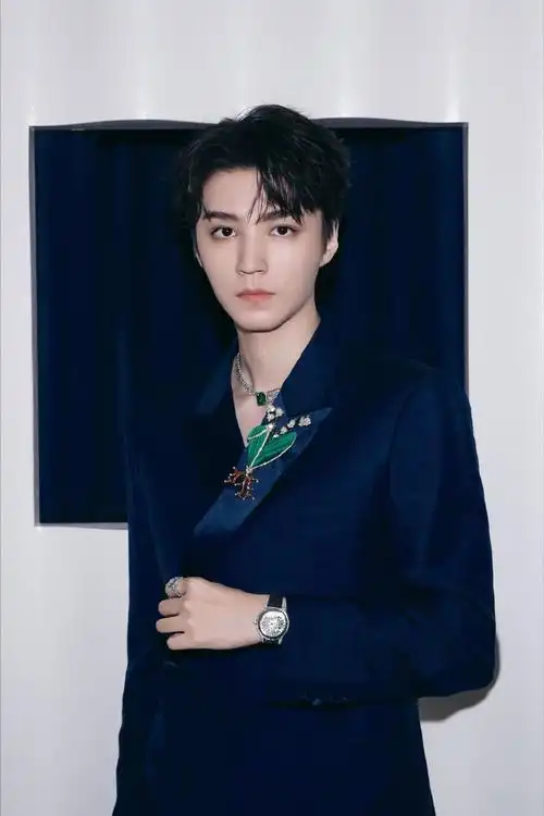 元气爱豆王俊凯😺🍦人帅心善王俊凯😼🍻腰细腿长王俊凯😻