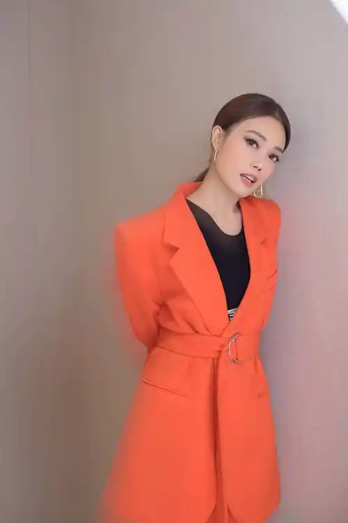 容祖儿粤语主持大湾区新年音乐会演唱歌曲彩云追月舞台梦幻唯美