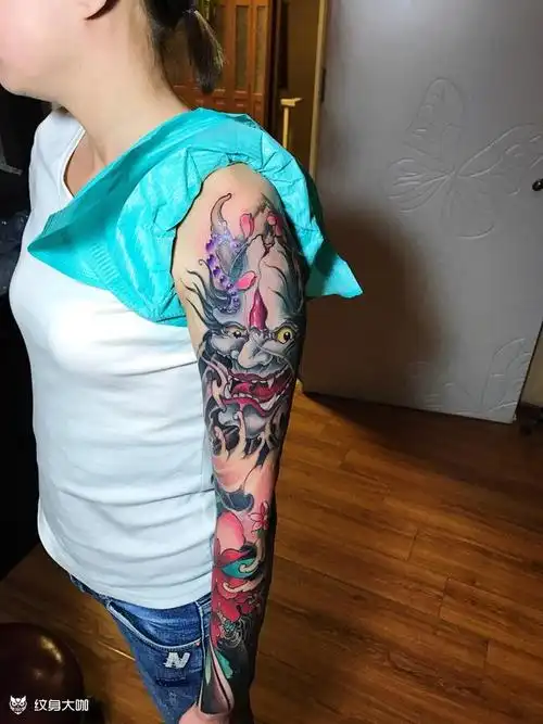 新传统彩色花臂