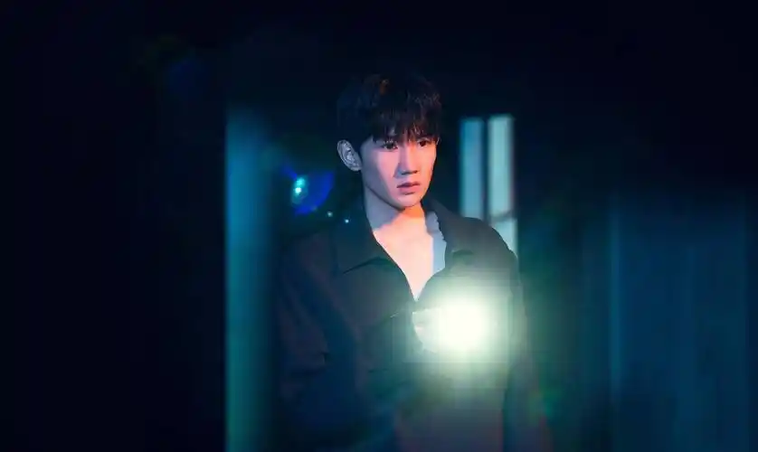 王源将开个唱,粉丝重启摩天轮应援,闪耀的八字寄语很浪漫!