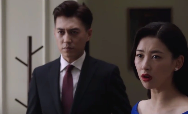 精英律师:靳东竟主动献吻蒋欣!蓝盈莹怒骂渣男!栗娜:我的刀呢