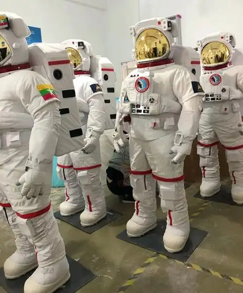 展示中国太空服 宇航服出租 航空展太空主题 出舱服 登月火星服