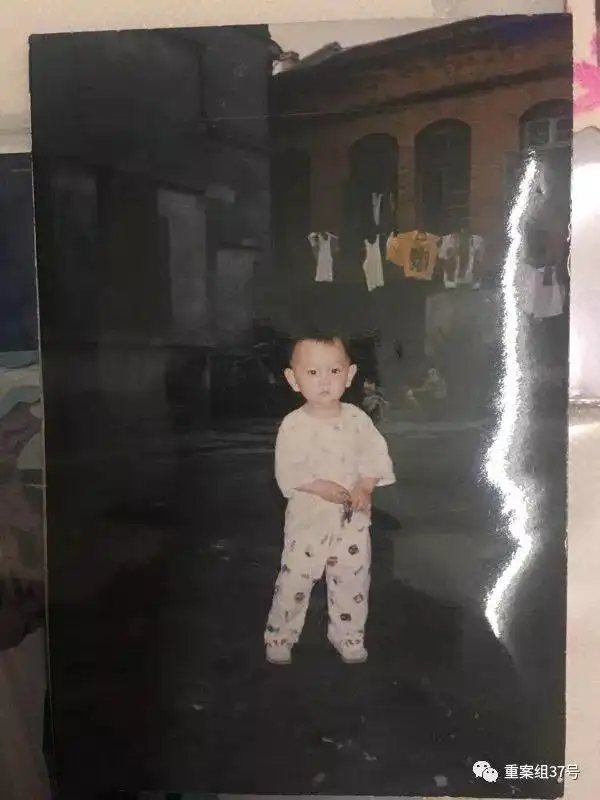 实在受不了的时候,朱晓娟就翻出旧照.