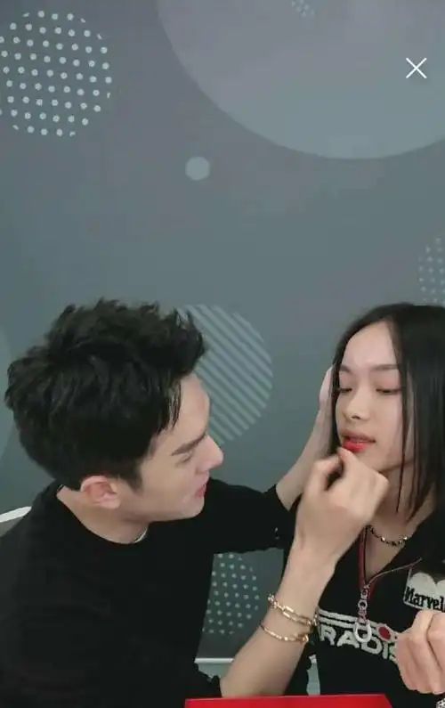 刘柏辛和李佳琦(如何在直播领域获得成功)-52线报网