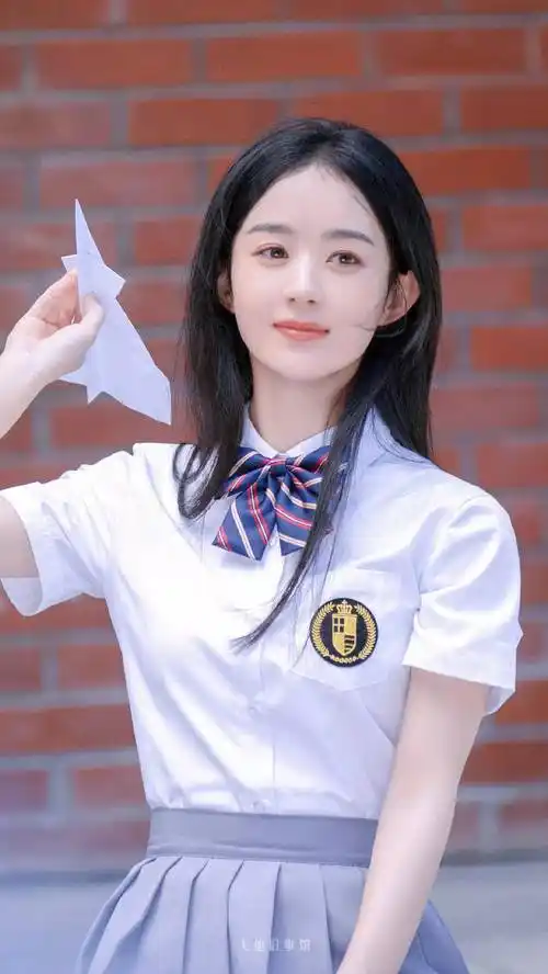 「赵丽颖」清纯水手服惊艳一众网友,校花感十足,瞬间重回十八岁_元气