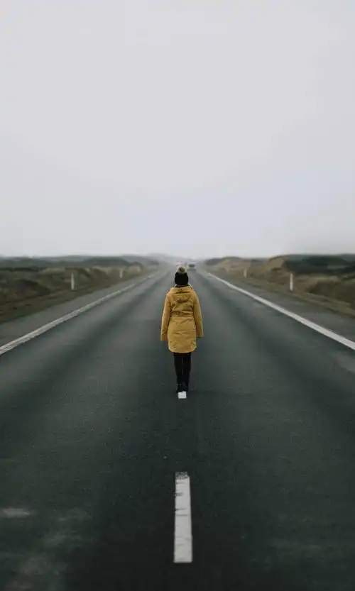 2k,摄影,时光记忆心情突然很低落 壁纸月光下一个人伤感背影对一个人