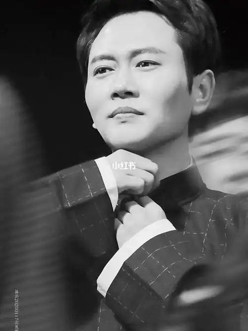 黑白滤镜下的孟哥