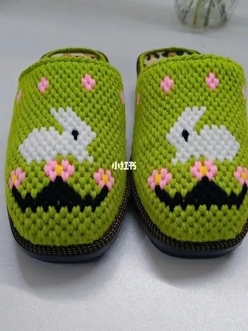 手工钩织毛线拖鞋