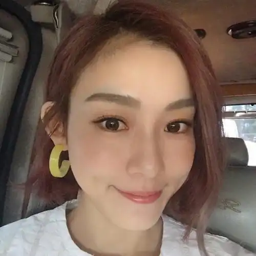 28 16:34:28 1 / 4 新浪娱乐讯 7月26日,范玮琪在微博晒出一组自拍,并