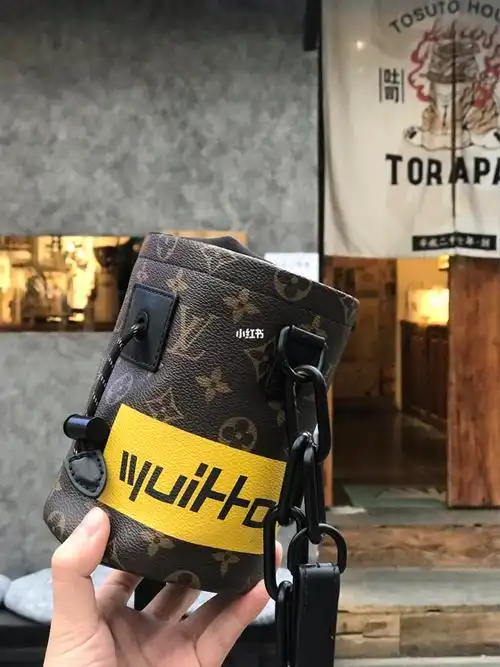 吴亦凡同款斜挎包种草