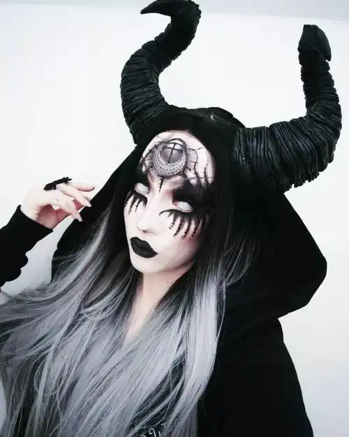 潮流抢先看 | 黑暗系妆容欣赏,带你走进不一样的艺术世界!