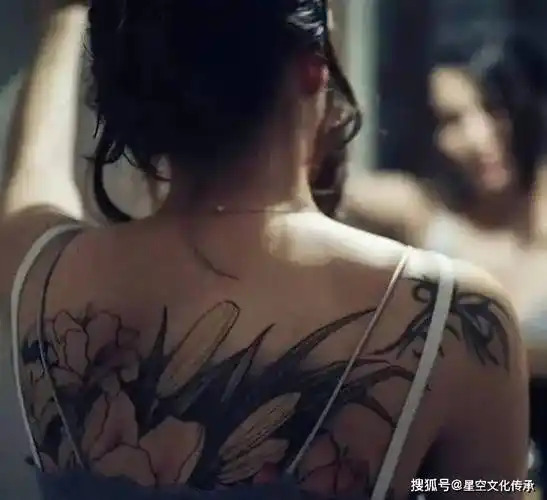 原创女演员宋佳的满背纹身你想评价点什么