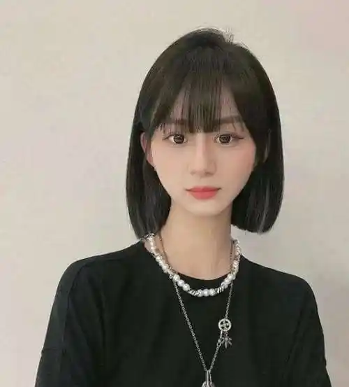 直发波波头短发,也是最近很流行的短直发,简约酷炫风的发型,秒变时尚