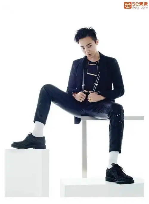 权志龙戴啥啥帅气,gd只用简单饰品穿搭就能赢得满堂彩-1.jpg
