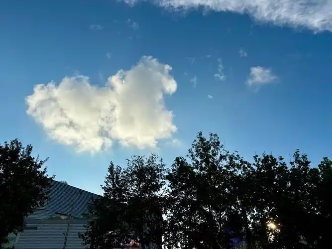 今天的云朵真好看