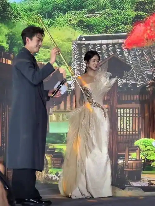 原创赵丽颖北京上亿豪宅曝光粉丝特地围观网友大明星就是不一样