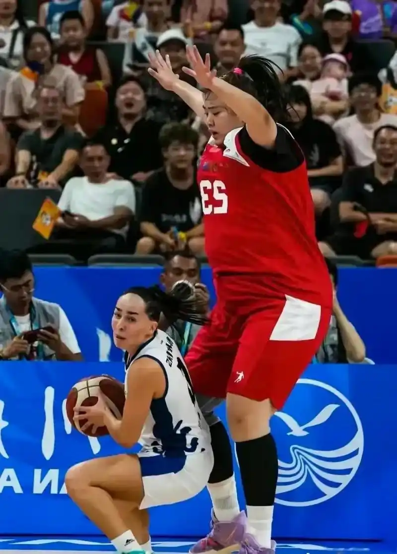 身高2米01体重220斤的中锋刘禹彤本次大运会彻底出圈!