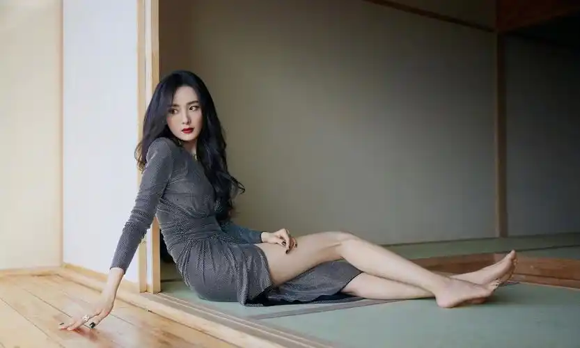 杨幂2021年元月写真图集_高清图集_新浪网