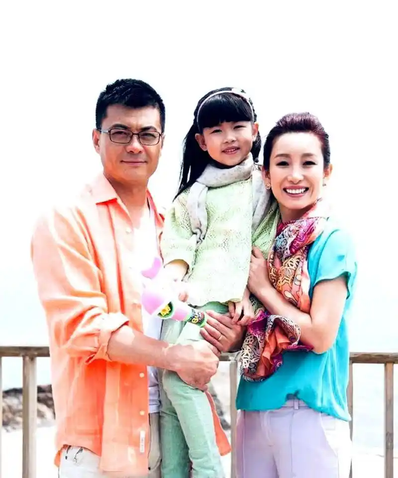 王新军和秦海璐结为夫妻后,他们迎来了一个可爱的女儿.