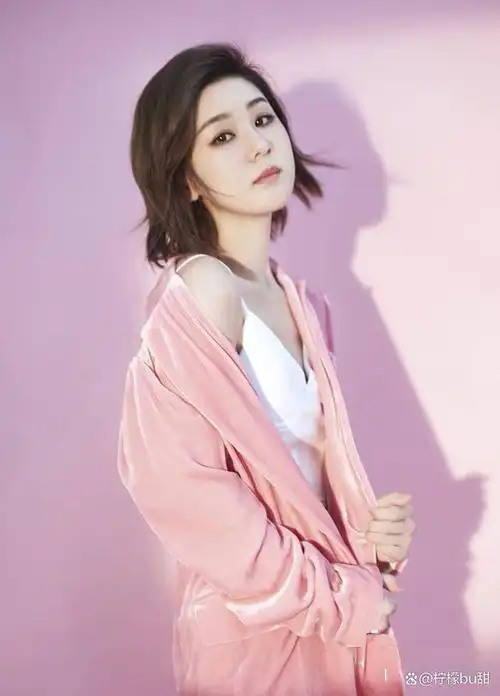 中国内地女演员李小萌的多彩演艺之路