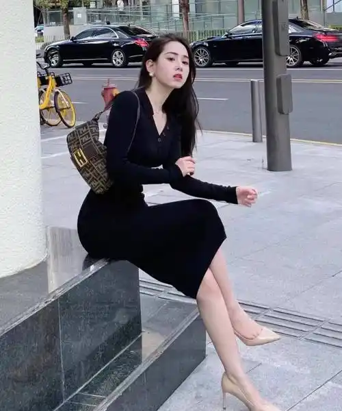 配高跟鞋温柔气质,五五分身材秒变三七分_look_黑色_白色