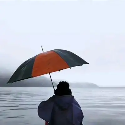 干净好看的优质背影帅气男头 海边日落氛围感很强的背影微信头像