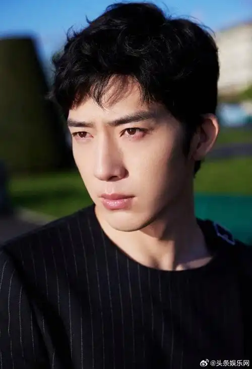 #井柏然的腹肌偷偷藏不住##井柏然状态#