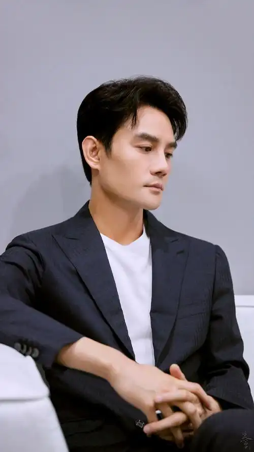 王凯大江大河3##王凯车展生图#极狐上海车展原图壁纸@王凯kkw