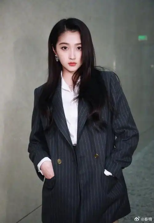 关晓彤暗夜红玫瑰妆##关晓彤女霸总妆