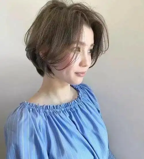 发根摩根烫 发尾c卷的短发发型