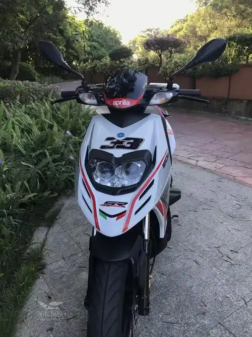 换车出比亚乔台风150阿普利亚电喷sr150踏板车