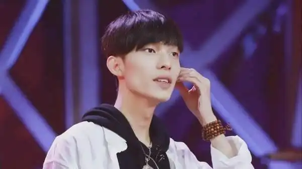 北京现代音乐学院毕业生黄榕生成功晋级《2017快乐男声》全国四强